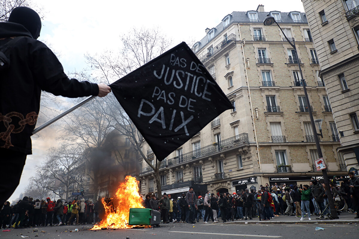 Auvergne-Rhone-Alpes ve Rhone Valiliğinden yapılan yazılı açıklamada, sabah saatlerinde valiliğin bulunduğu mahallenin elektriğinin kesildiği doğrulandı. Açıklamada, CGT Energie tarafından üstlenilen bu eylemi kınayan valilik, gün içinde şikayette bulunacağını duyurdu.