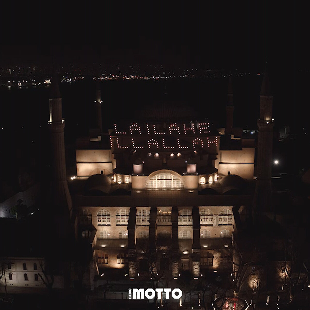 Ayasofya Cami mahyası:<br>La ilahe illallah