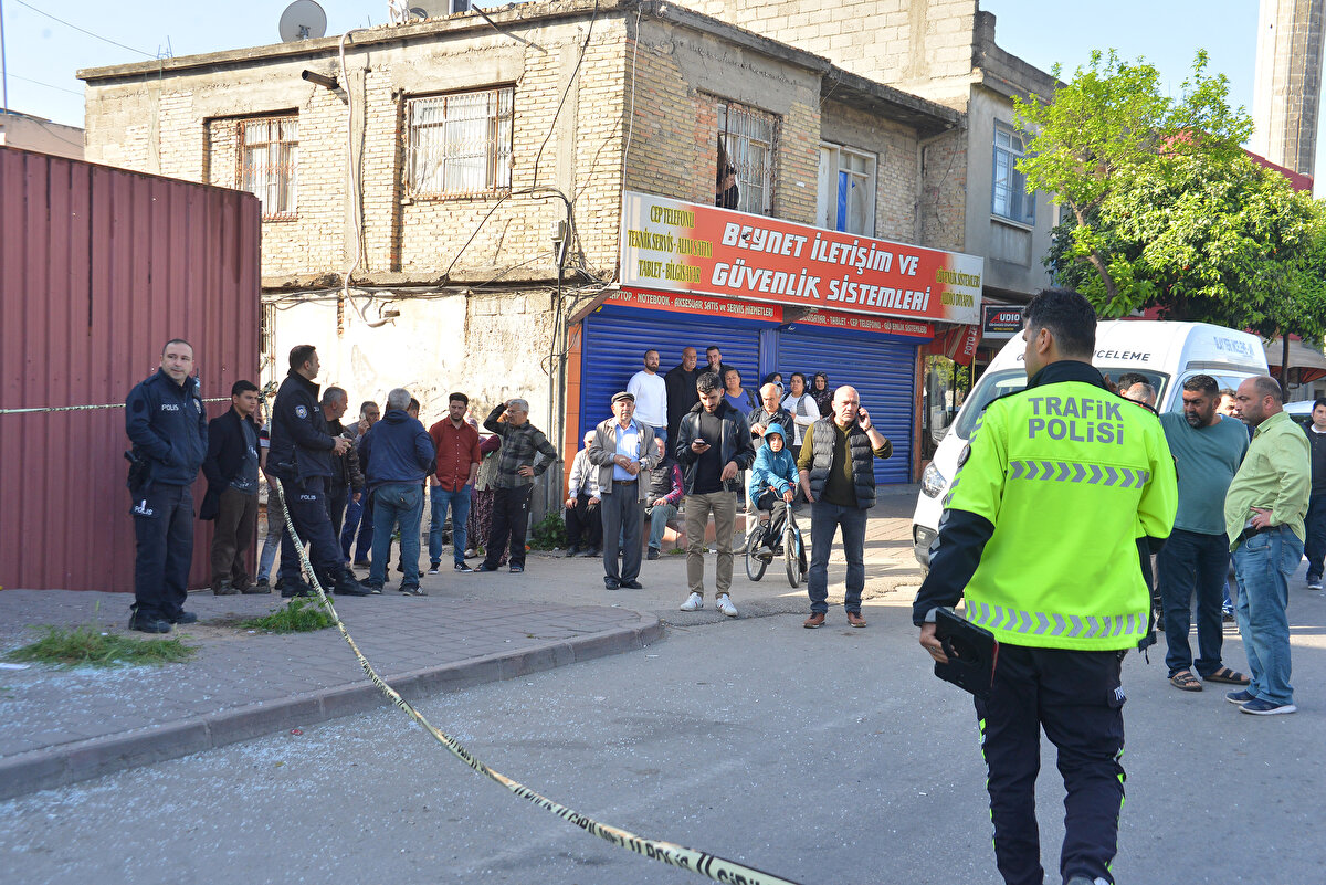 Kazada durakta bekleyen Halil Çiftçi (71) hayatını kaybetti, 7 kişi yaralandı, dolmuş şoförü ise kaçtı.