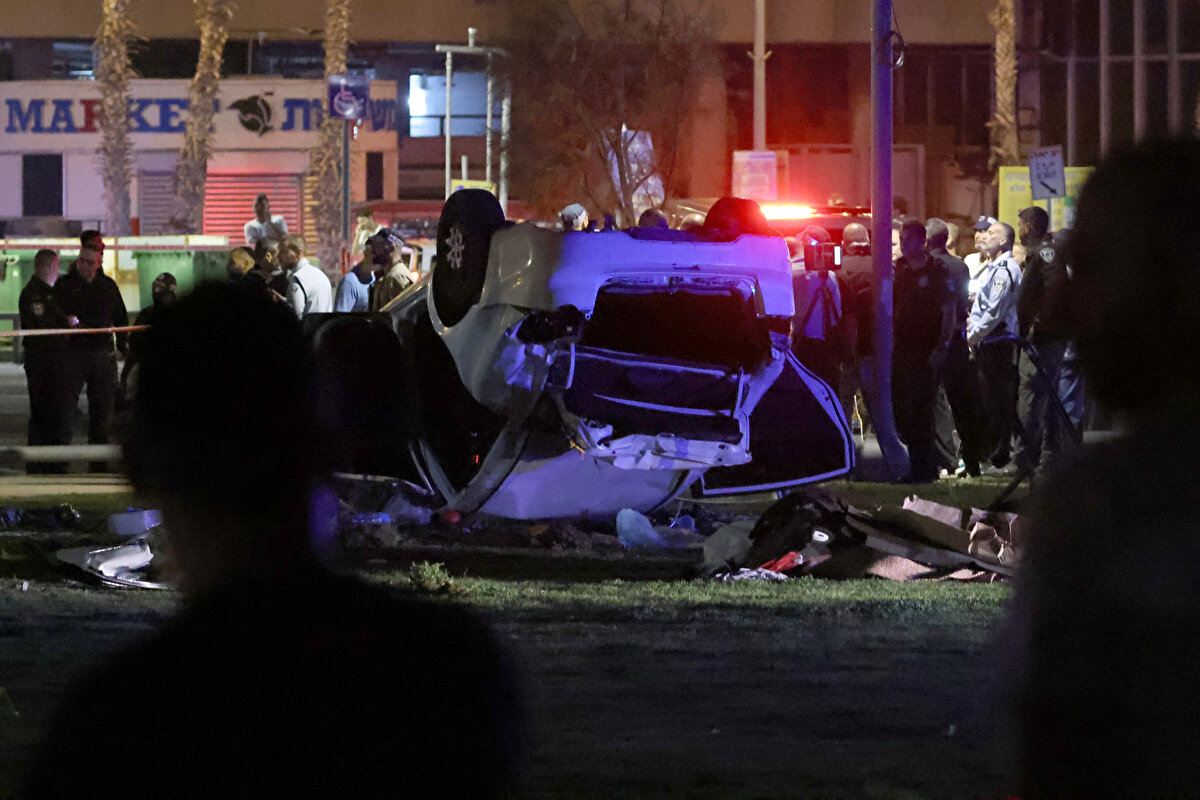 İsrail Dışişleri Bakanlığı, saldırıda 34 roket fırlatıldığını bildirmişti. İsrail ordusu, akşam saatlerinde de Lübnan'dan İsrail'in kuzeyine üç havan mermisi atıldığını açıklamıştı.<br><br>Acil yardım servisi Kızıl Davut Yıldızı, saldırılarda şarapnel isabet eden bir İsraillinin hafif, bir kişinin de sığınağa kaçarken yaralandığını paylaşmıştı.<br><br>İsrail, roket saldırılarının, Hamas'ın Lübnan’da konuşlu unsurları tarafından düzenlendiğini duyurmuş ve Hamas’ı sorumlu tutmuştu.<br><br>İsrail, akşam saatlerinde Gazze'ye saldırı başlattığını açıklamış, buna karşılık Gazze'den İsrail yönüne roketler fırlatılmıştı.