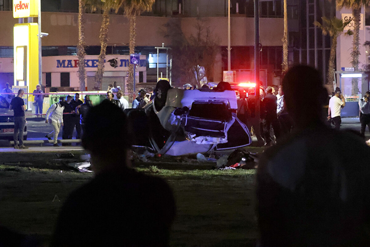 Bu son saldırı, Batı Şeria'da iki İsrailli kız kardeşin aracına ateş açılması sonucu hayatını kaybetmesinin ardından meydana gelen ikinci ölümcül saldırı oldu.<br><br>Saldırı sonrası Başbakan Binyamin Netanyahu'nun polis ve orduya güvenlik önlemlerini artırması talimatı verdiği bildirildi.