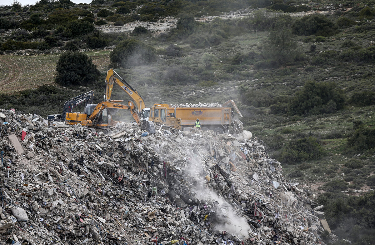Buna tedbir alınmasını istiyoruz, bu gördüğünüz çocuklarımızı daha fazla feda etmeyelim. Yeni çocukları kanser ve lösemi yapmayalım. Bu işe bir dur diyelim. Kanser hepimizin ortak meselesi, Hatay hepimizin acil ve ortak meselesi. Bu konuda sivil toplum kuruluşlarını, insanları Antakyalıları, çocukları yok sayamazsınız. Herkesi aklı selim içerisinde davranmaya davet ediyorum."<br><br>