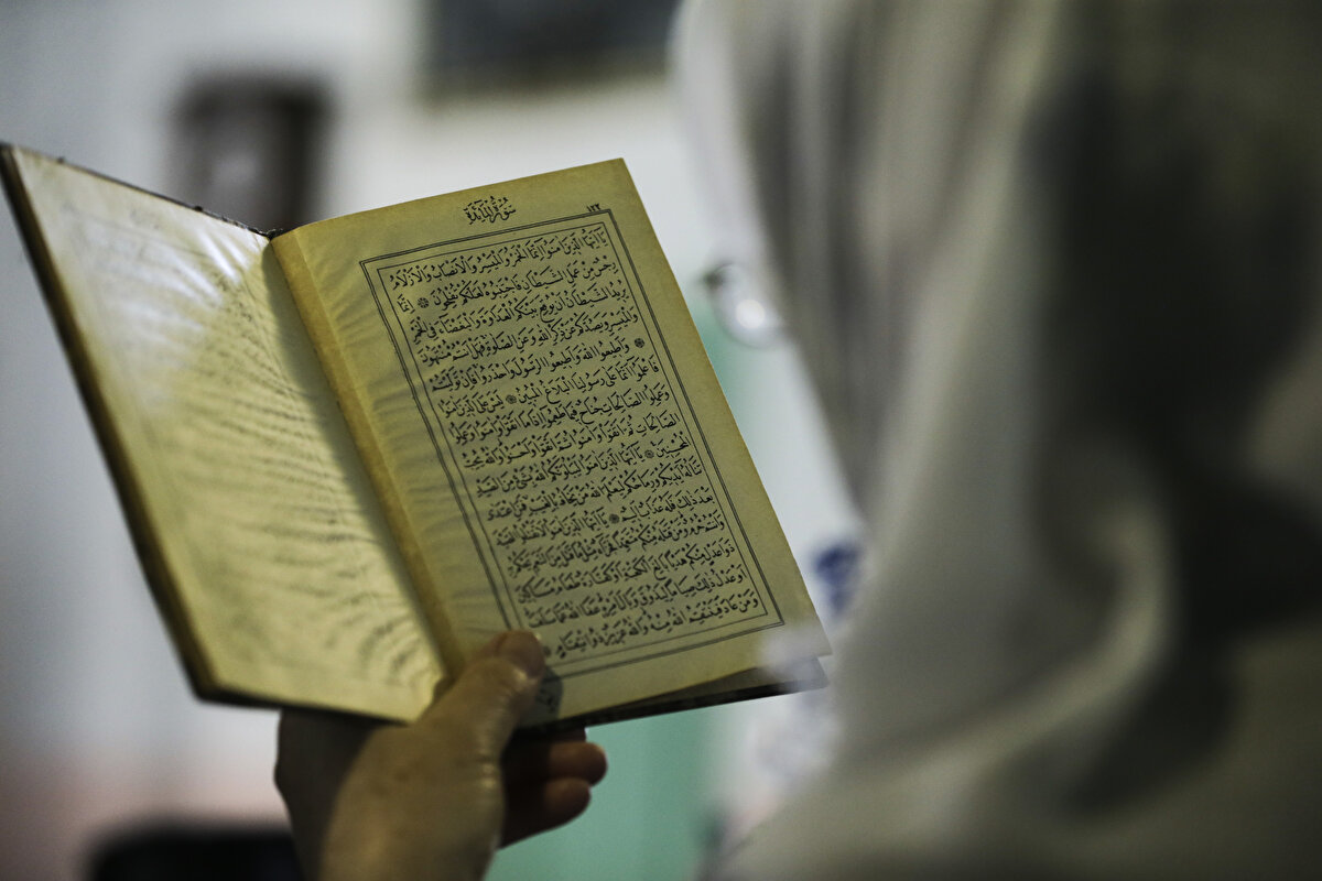 Saraybosna'da 1697'de çıkan büyük yangında hasar gören cami, mahalle sakinleri tarafından onarılarak yeniden ibadete açıldı.<br>