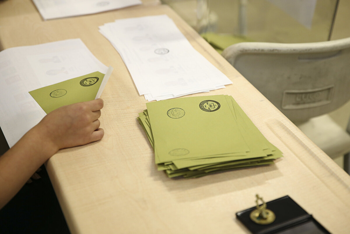 Partili kaynaklara göre, uzun süredir uygulanıp uygulanmayacağı merak konusu olan 3 dönem kuralı “istisnasız” uygulandı.