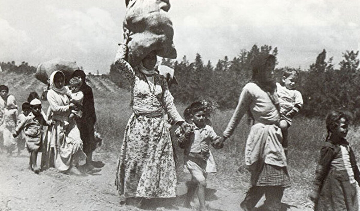 İnsan Hakları İzleme Örgütü (HRW) ve Uluslararası Af Örgütü gibi önde gelen insan hakları örgütleri İsrail'i, bir apartheid devleti olarak etiketlediler. HRW 2021'de "Yahudi İsraillilerin Filistinliler üzerindeki egemenliğini sürdürmeye yönelik kapsayıcı bir hükümet politikasına ilişkin belgelerimize dayanarak bu kararlılığa ulaştık." dedi.