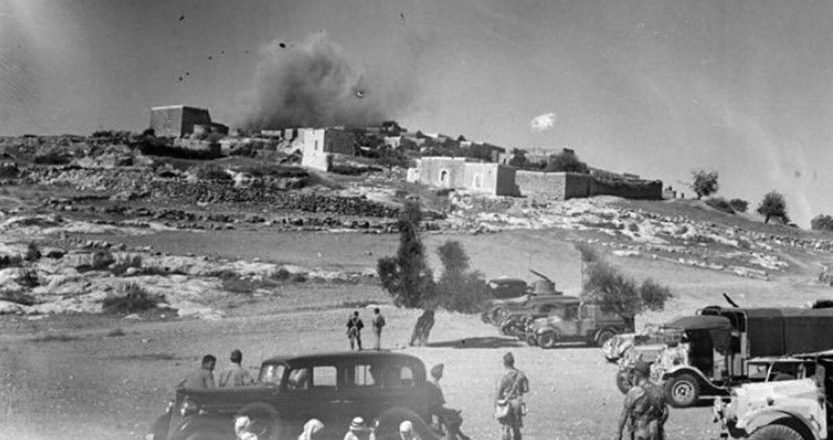 Bu yıl Birleşmiş Milletler, 15 Mayıs 1948'de İsrail devletinin kurulmasıyla sonuçlanan bu zorunlu yerinden edilmeyi anmak için ilk kez üst düzey bir etkinliğe ev sahipliği yapacak. Ancak Filistinliler, bir zamanlar anavatanlarının bir parçası olan her köyün kaybını anmaktan asla vazgeçmeyecekler. Bunların arasında, Yahudi ulus devletinin Filistinlilere çektirdiği ızdırabın simgesi haline gelen, Kudüs'ün batısındaki bir tepenin üzerine kurulmuş bir köy olan Deyr Yâsîn de var.