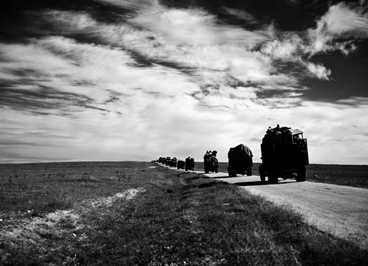11 Nisan'da Deyr Yâsîn'e giren Kızıl Haç temsilcisi, yaklaşık 150 kişinin cesetlerinin bir mağarada gelişigüzel yığıldığını, yaklaşık 50 kişinin ise ayrı bir yerde toplandığını gördüğünü bildirirken tanınmış Yahudi entelektüel Martin Buber de, Köy şimdilik ıssız kalsın ve ıssızlığı savaşın korkunç ve trajik bir simgesi ve hiçbir pratik askerî ihtiyacın bu tür cinayetleri haklı çıkaramayacağı konusunda halkımıza bir uyarı olsun." dedi.
