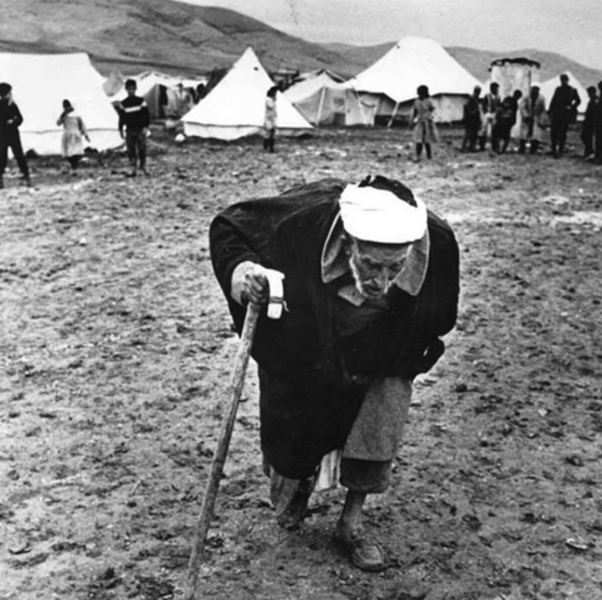 İsrailli tarihçi Ilan Pappé "Filistin'in nüfusunu azaltmak, sonuçsal bir savaş olayı değil, Mart 1948'de [İsrail lideri David] Ben-Gurion tarafından yetkilendirilen Dalet Planı olarak da bilinen dikkatlice planlanmış bir stratejiydi." diye yazdı. "Nachshon Operasyonu aslında planın ilk adımıydı." dedi.