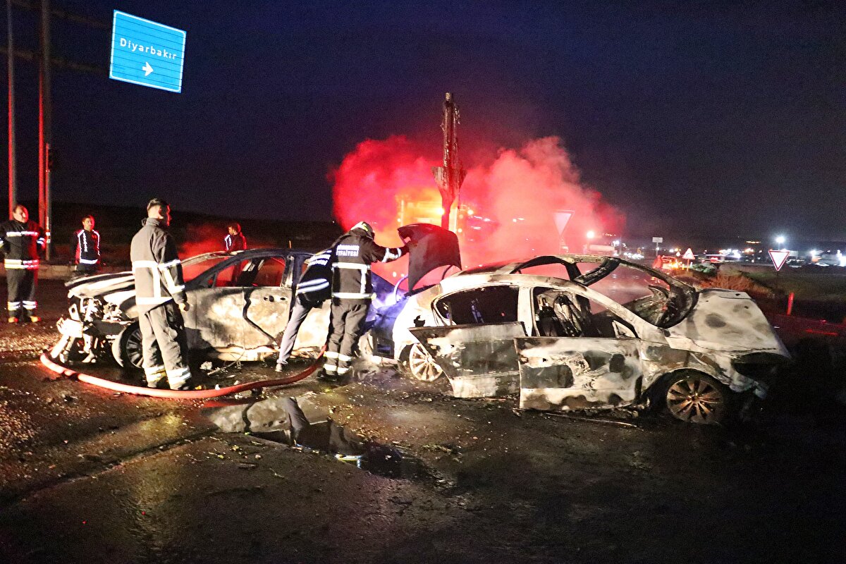 Öte yandan, kaza anı ise kameraya yansıdı. Kazayla ilgili başlatılan inceleme sürdürülüyor.