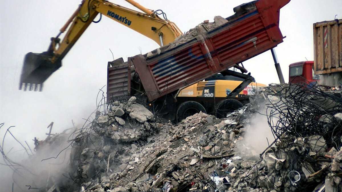 Bu durumdan akciğer solunumu yapan deniz canlıları ve kuşlar da etkileniyor" dedi.