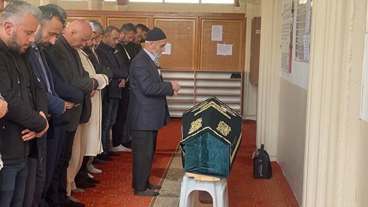 TOPRAĞA VERİLDİ <br>4 yaşındaki Adem Kavçin, son yolculuğuna uğurlandı.