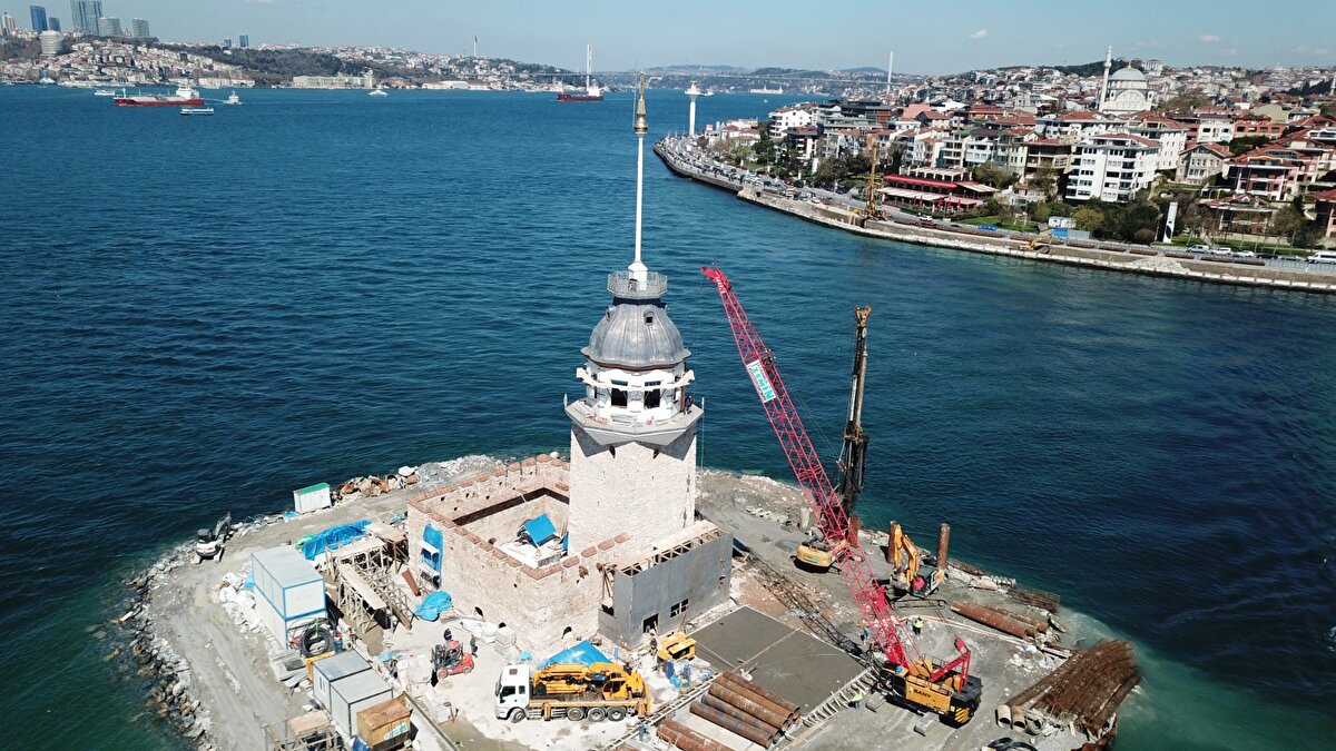 Restorasyon çalışmalarında son aşamaya gelinen Kız Kulesi'nin son hali havadan görüntülendi.