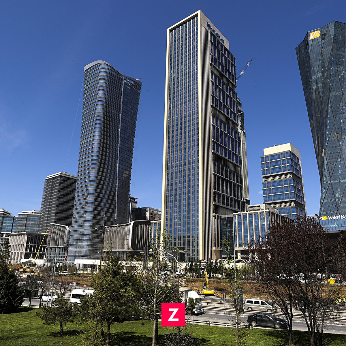 Etkin bir finansal hizmetler ekosistemi sağlamak amacıyla kurulan İstanbul Finans Merkezi, kısa vadede bölgesel, orta vadede küresel bir merkez haline gelerek Türkiye ekonomisine ve uluslararası yatırımcılara büyüme sağlamayı hedefliyor.<br>