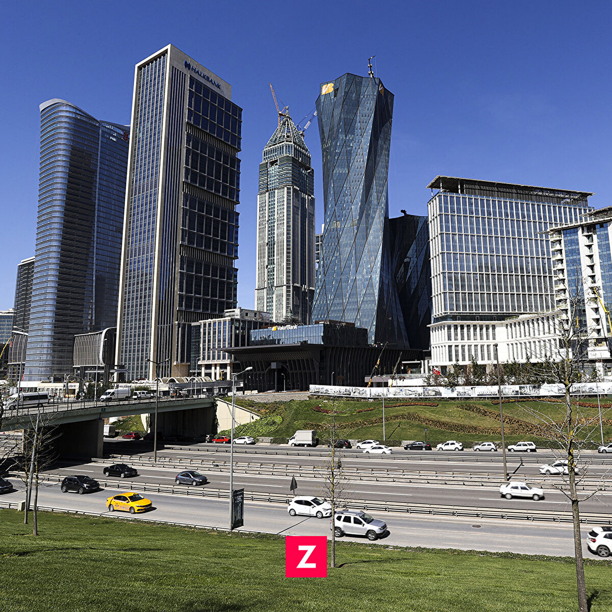 IFC; 1,4 milyon metrekarelik ofis alanı, 100 bin metrekarelik bir alışveriş merkezi, 2 bin 100 kişi kapasiteli bir kongre merkezi, 30 bin metrekarelik 5 yıldızlı bir otel ve 26 bin araçlık bir otopark içerecek.