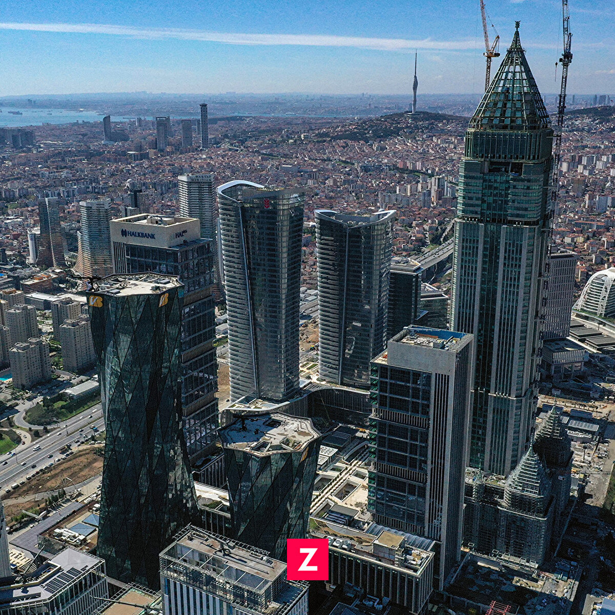 Finansın kalbi İstanbul'da artık bir arada olacak. Yapımı başlayan İstanbul Finans Merkezi'nde sona yaklaşıldı. Son teknolojiyle donatılmış ofisleri, sahip olduğu imkanlar ve bünyesinde yer alacak dev finans kuruluşları ile adını dünyanın önde gelen finans merkezleri arasına yazdıracak olan İstanbul Finans Merkezi'nde ilk kurdele, Cumhurbaşkanı Recep Tayyip Erdoğan'ın katılacağı bir törenle 17 Nisan Pazartesi günü kesilecek.