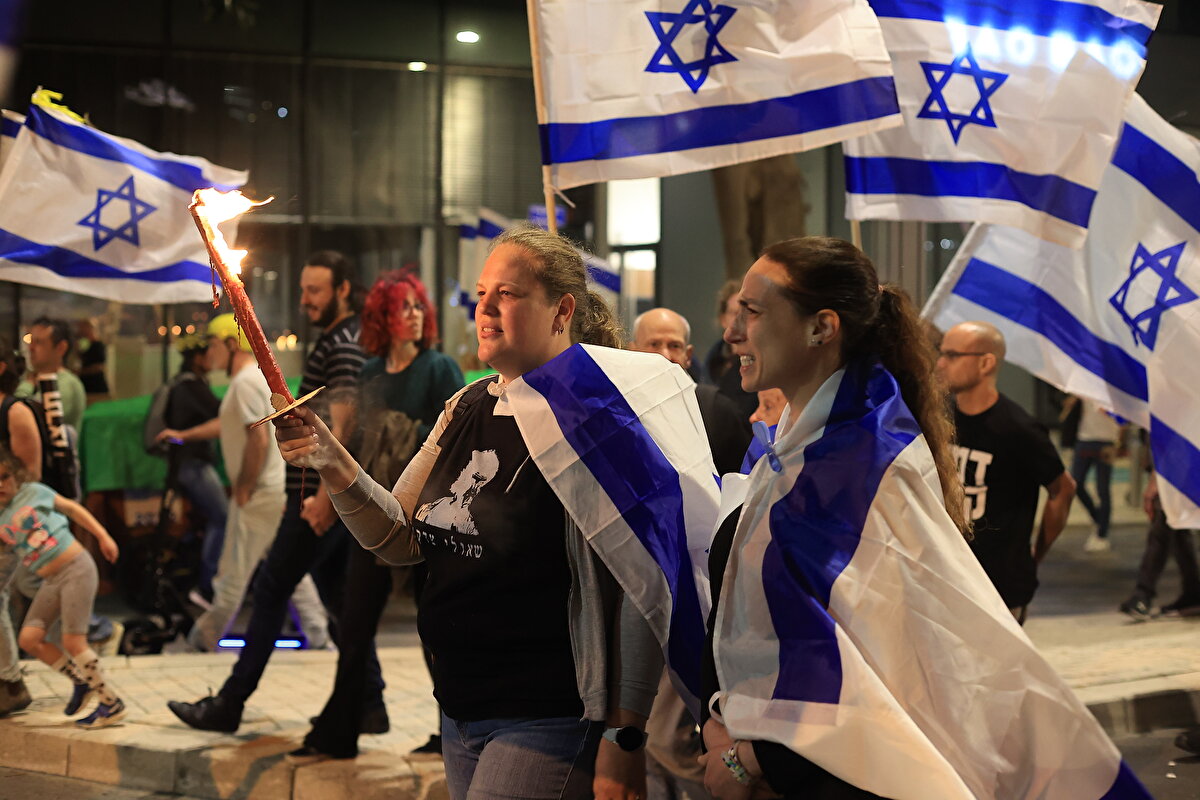 Yargı reformunun tamamen iptal edilmesini isteyen binlerce kişi bir kez daha ülke genelinde sokağa çıktı.<br><br>