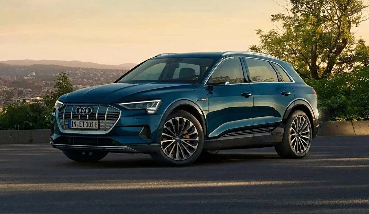 AUDİ<br>Audi e-tron Advanced 55 quattro - 3.167.967 TL