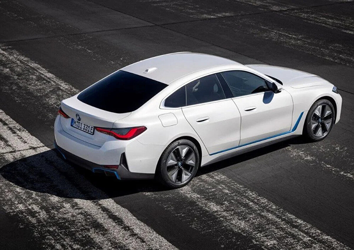 BMW<br>BMW i4 eDrive40 M Sport Otomatik - 340 bg - <br><br>3.250.700 TL