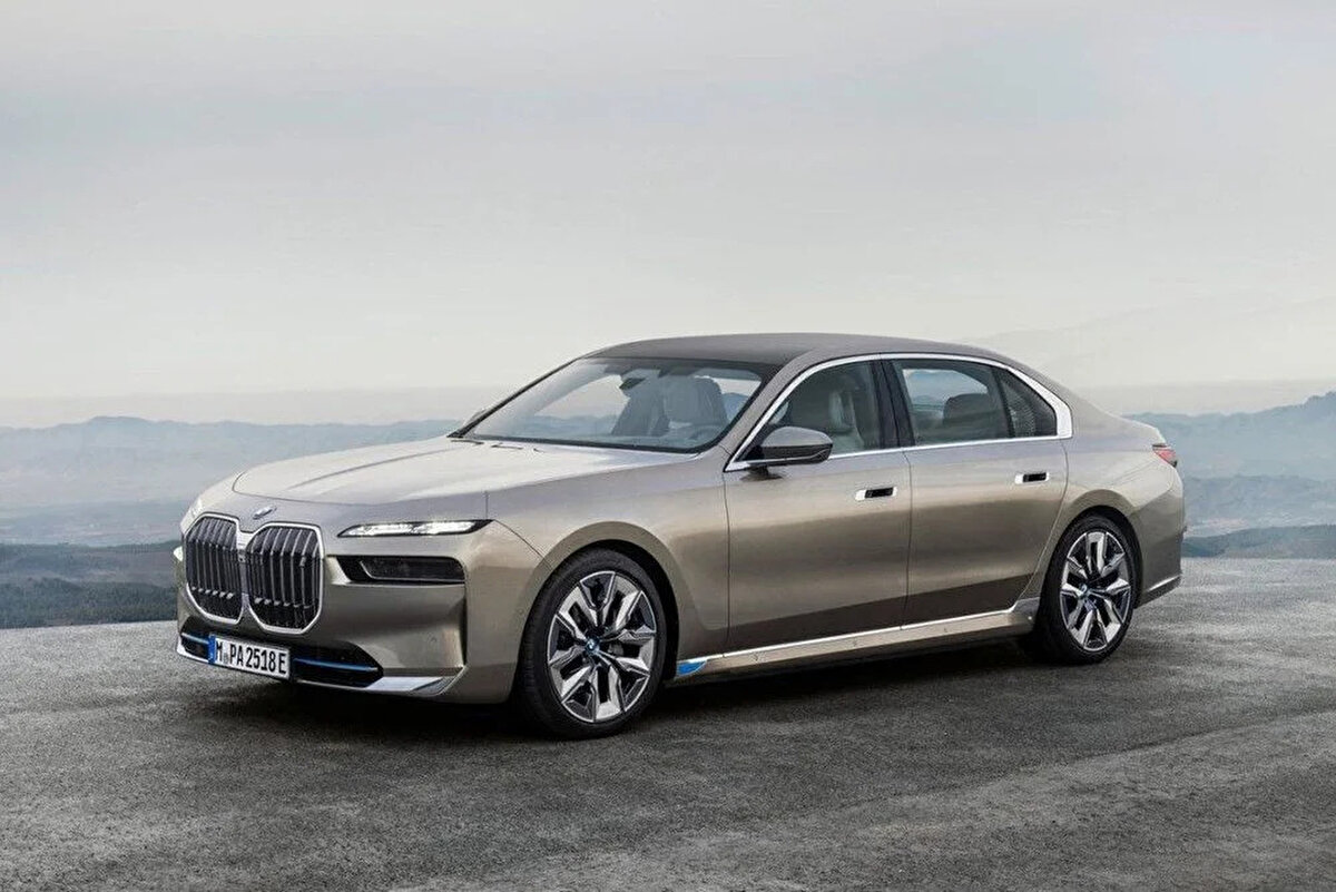 Yeni BMW i7 xDrive60 Sedan - Pure Excellence -Otomatik - Elektrik - 544 bg - 7.364.600 TL<br><br>Yeni BMW i7 xDrive60 Sedan M Excellence - 7.586.700 TL