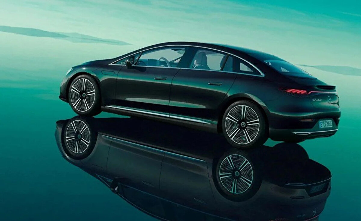 MERCEDES-BENZ<br>Mercedes-Benz EQE 350 4MATIC AMG - 3.504.500 TL<br><br>Mercedes-AMG EQE 53 4MATIC+ Performance - 4.887.500 TL