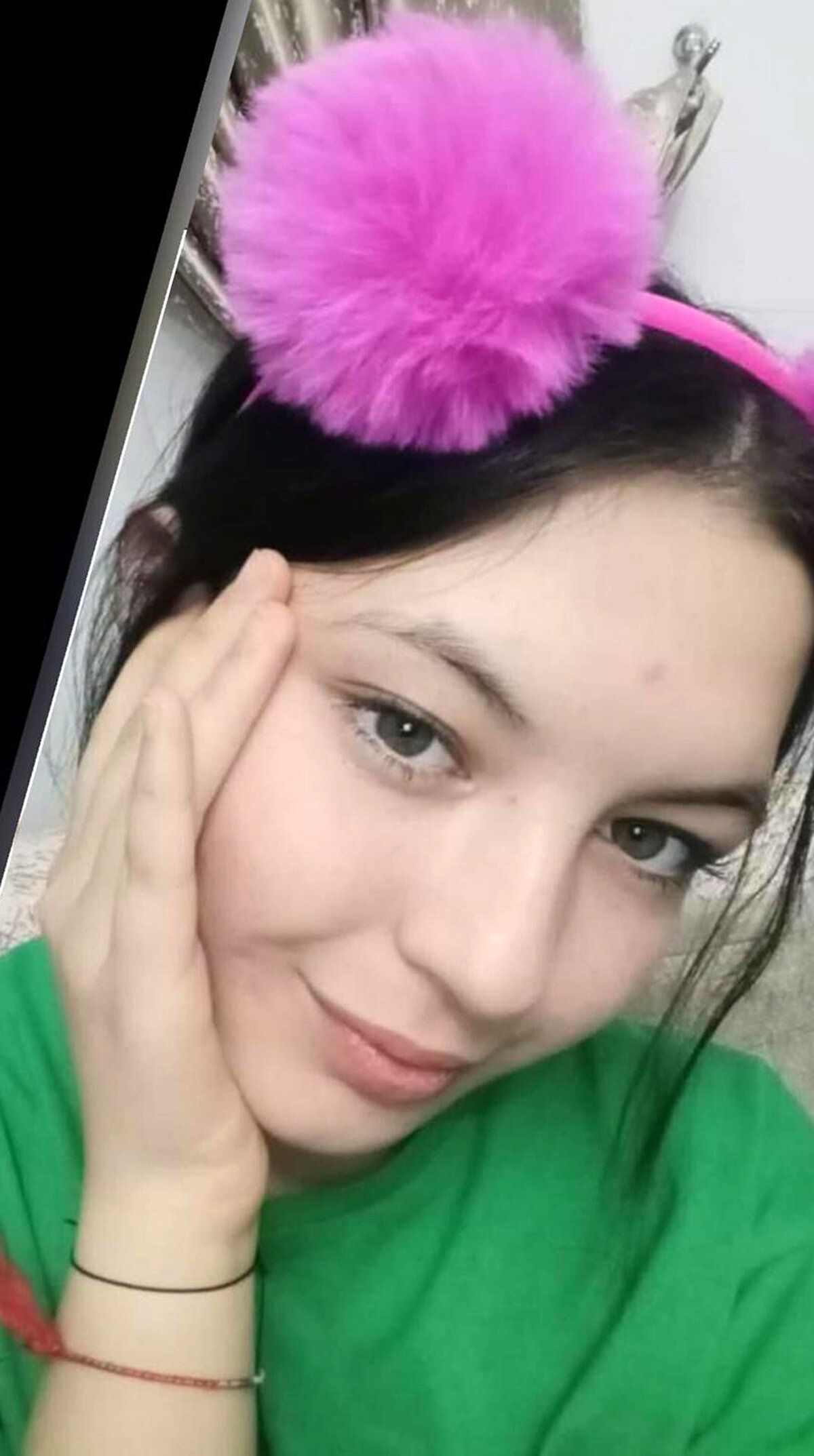 Ancak Yapıcı da müdahalelere karşın kurtarılamadı. Şevval Ağdacı ve Meryem Yapıcı'nın cenazeleri morga konuldu. Hurdaya dönen araç, kurtarıcıyla kaza yerinden kaldırıldı.<br><br>