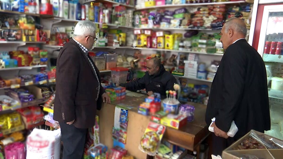 Osmanlı döneminde ihtiyaç sahibi ailelerin borçlarının ödendiği 'zimem defteri' geleneği, Elazığ'da yaşatılmaya çalışılıyor.