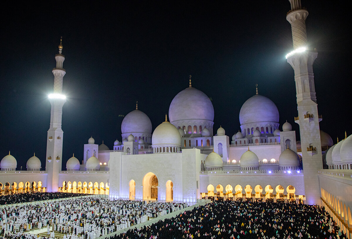 Kur'ân-ı Kerîm'in indirilmeye başlandığı ve 'bin aydan hayırlı' Kadir Gecesi, Birleşik Arap Emirlikleri'nde (BAE) ihya edildi. 