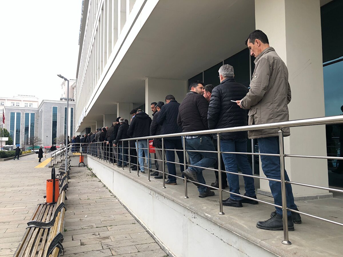 Azami 6 ay ödemesiz dönemi bulunan kredinin vadesi 36 ay olarak belirlendi. KOBİ'ler için kefalet üst limiti 10 milyon lira olarak belirlenirken, kefalet oranı yüzde 75 oldu. Küçük işletme dışındakiler için ise üst limit 20 milyon lira olarak uygulanıyor. Kefaletle birlikte paket kapsamında KOBİ'ler için 13.3 milyon lira, KOBİ dışı firmalar için 28.5 milyon liraya kadar kredi sağlanıyor.