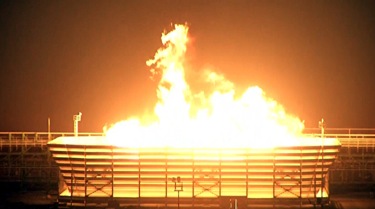 Karadeniz doğal gazı, Cumhurbaşkanı Recep Tayyip Erdoğan'ın Filyos'taki törende yaktığı meşale ile karaya ulaştırılmaya başlandı. Erdoğan, aylık ortalama 25 metreküpe denk gelen, mutfak ve sıcak su tüketiminde kullanılan doğal gazın 1 yıl, ısınma dahil doğal gaz tüketiminin ise 1 ay boyunca ücretsiz olacağını duyurdu.<br><br>