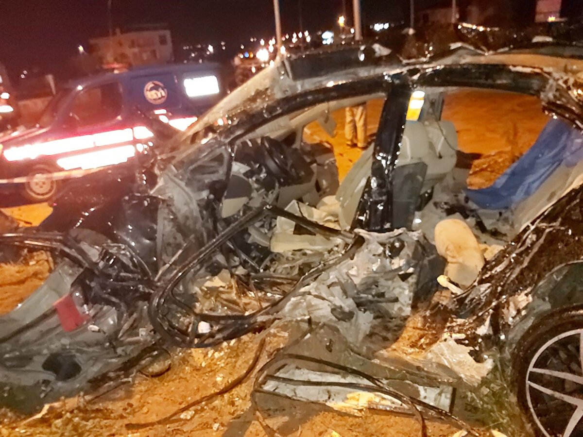 Niyazi Kılıç yönetimindeki 20 AGB 921 plakalı otomobil, iddiaya göre, tali yoldan ana yola çıkan Yiğitcan Küçük'ün kullandığı 64 ACL 194 plakalı minibüsle çarpıştı. 