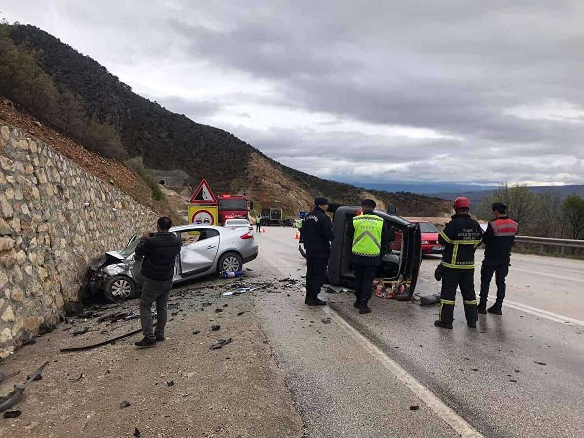 İhbar üzerine olay yerine jandarma, sağlık ve itfaiye ekipleri sevk edildi.<br>
