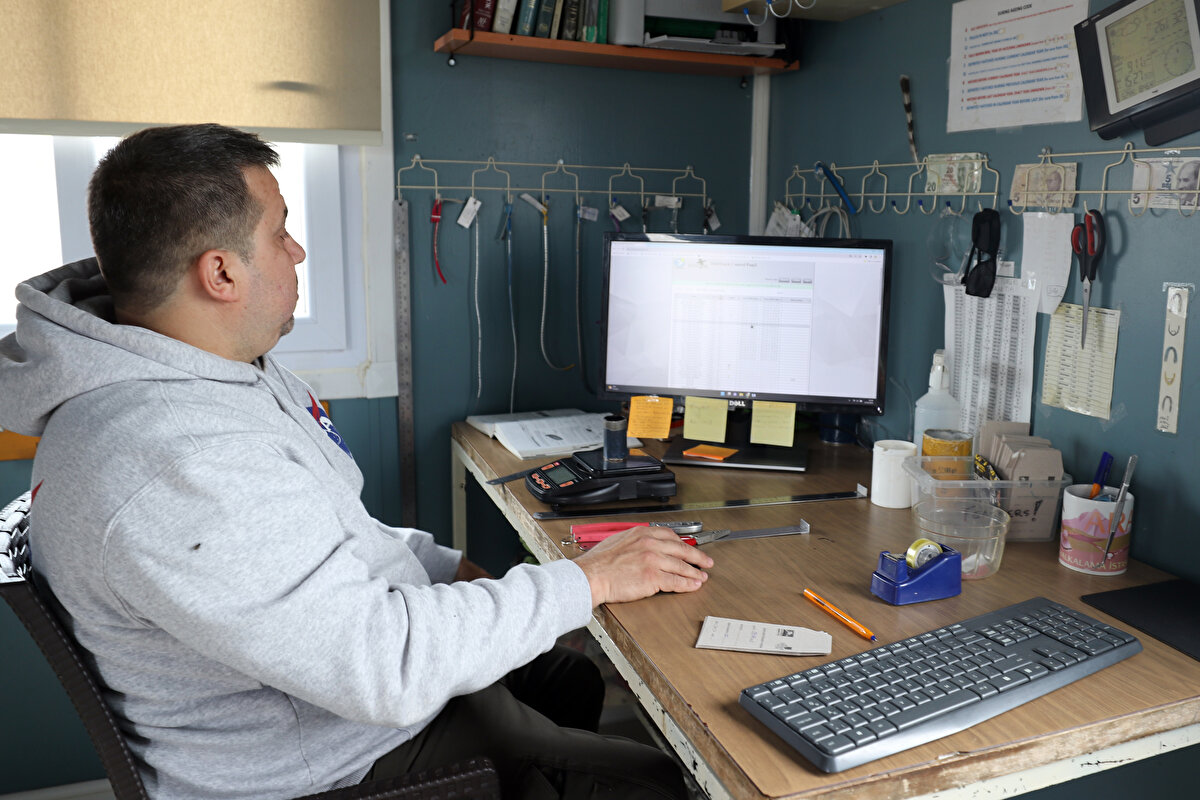 Yazı geçirmek için Türkiye'ye gelen Midas, 3 günlük yolculuğun ardından, halkalandığı nokta olan Eskişehir'e yerleşerek göç yolculuğunu tamamladı.<br><br>Midas, bu yolculuğu esnasında en yüksek rakımlı uçuşunu, Mersin ile Adana arasından geçerken 7 bin 436 metreyle gerçekleştirdi. Midas'ın en hızlı uçuşu saatte 126 kilometre hızla kayıtlara geçti.