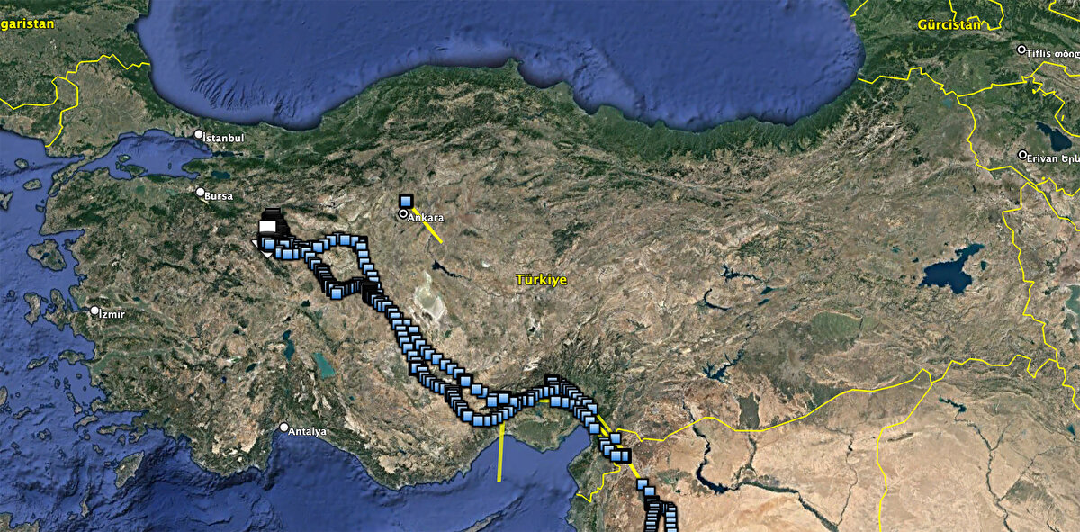 En uzun süreli duraksız mesafeyi ise 117 kilometreyle Türkiye-Suriye arasında katetti. Küçük akbaba en düşük hava sıcaklığını 3 dereceyle Eskişehir'de, en yüksek sıcaklığı ise 46 dereceyle Çad'da gördü.<br><br>