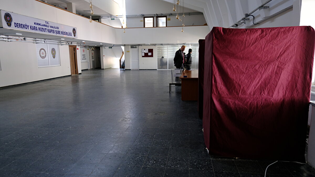 Trakya'da Kapıkule, Pazarkule, İpsala, Hamzabeyli ve Dereköy sınır kapılarında yurt dışı seçmen kütüğüne kayıtlı vatandaşlar oy kullanacak.