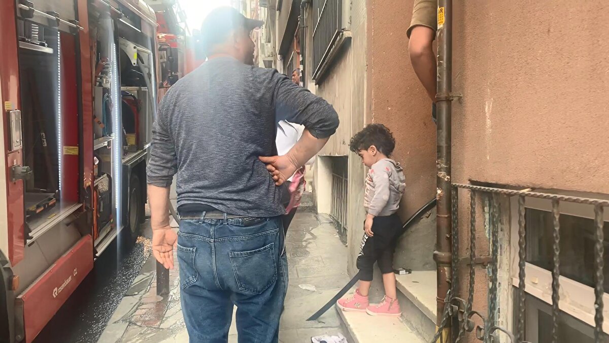 Defalarca şikâyette bulunduk ama bir sonuç alamadık, bu durumdan çok rahatsızız bunun bir şekilde çözümlenmesi ve mağduriyetimizin giderilmesini istiyoruz. Sokak sakinleri olarak imza da topladık Kaymakamlığa ve Belediyelere de bildirdik ama bir sonuç çıkmadı. Halk olarak acil çözüm istiyoruz" diye konuştu. (