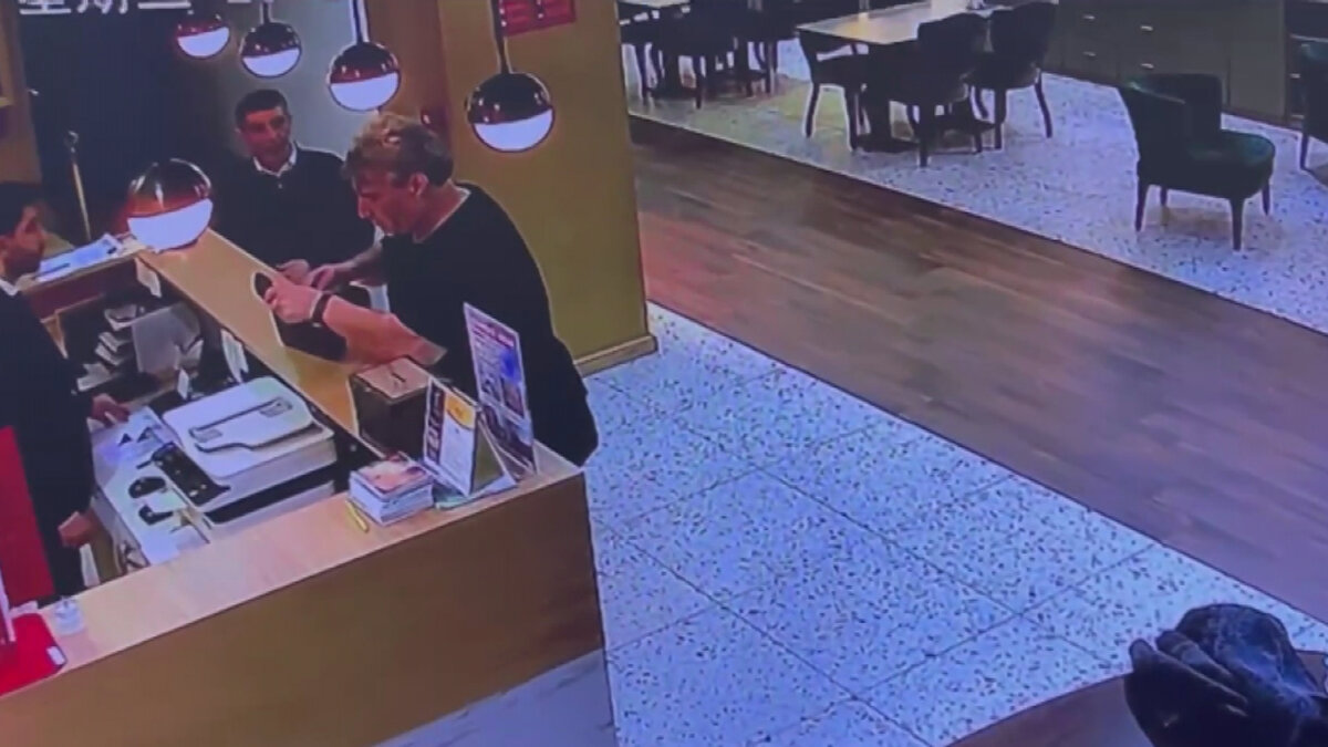 Samatya Eğitim ve Araştırma Hastanesi'ne sevk edilen Rupen Harotonian'ın midesindeki uyuşturucu dolu kapsüllerden bazıları çıkarılırken, durumun daha da ağırlaşması üzerine Rupen Harotonian entübe edildi. Yapılan tüm müdahalelere rağmen İran asıllı İsveçli Rupen Harotonian, hayatını kaybetti.    