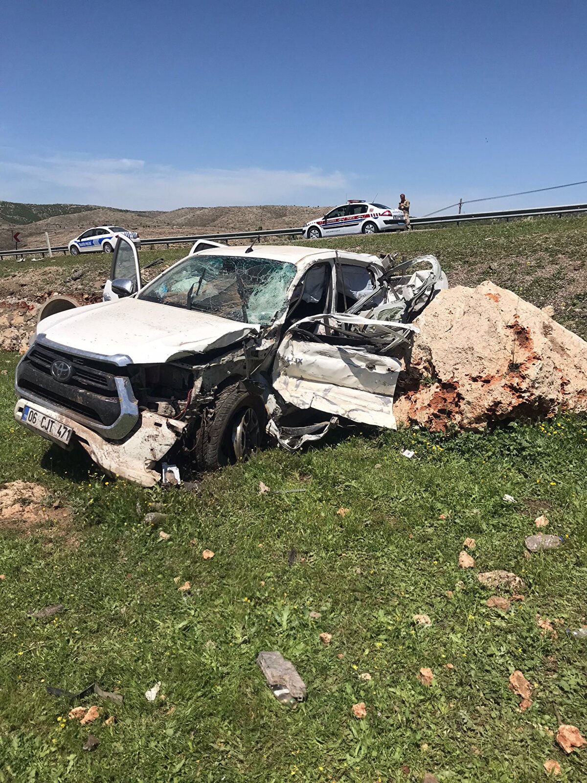 Yaralılar Ahmet B., Lokman B., İnan D. ve Ramazan A. ise 112 Acil Sağlık ekiplerince İdil Devlet Hastanesi'ne kaldırıldı.<br><br>Kazanın ardından tankerde çıkan yangın itfaiye ekiplerince söndürüldü.