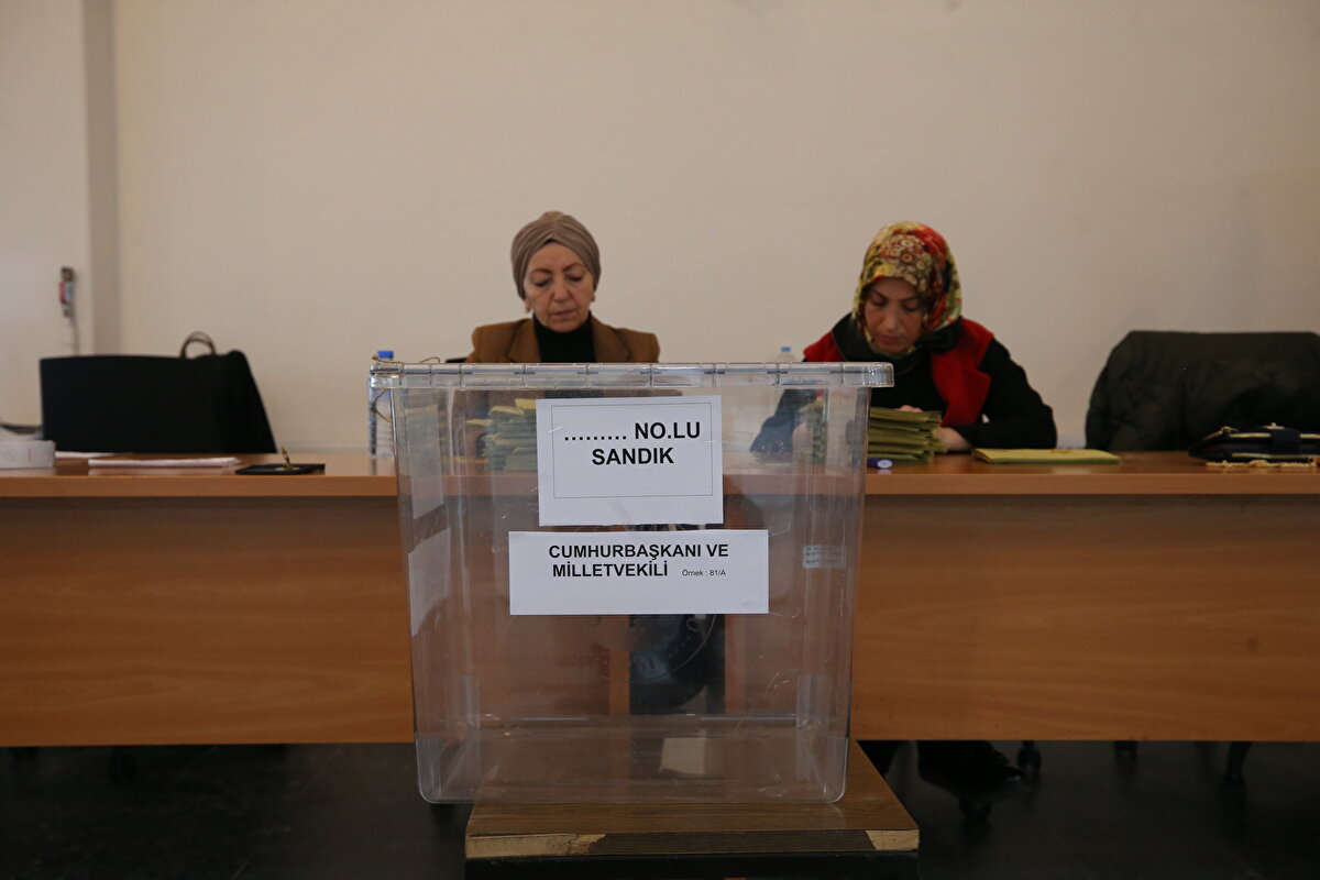 Kapıkule'ye giriş, çıkış ve gar olmak üzere 3, İpsala, Pazarkule, Hamzabeyli ve Dereköy sınır kapılarına ise 1'er sandık kuruldu.