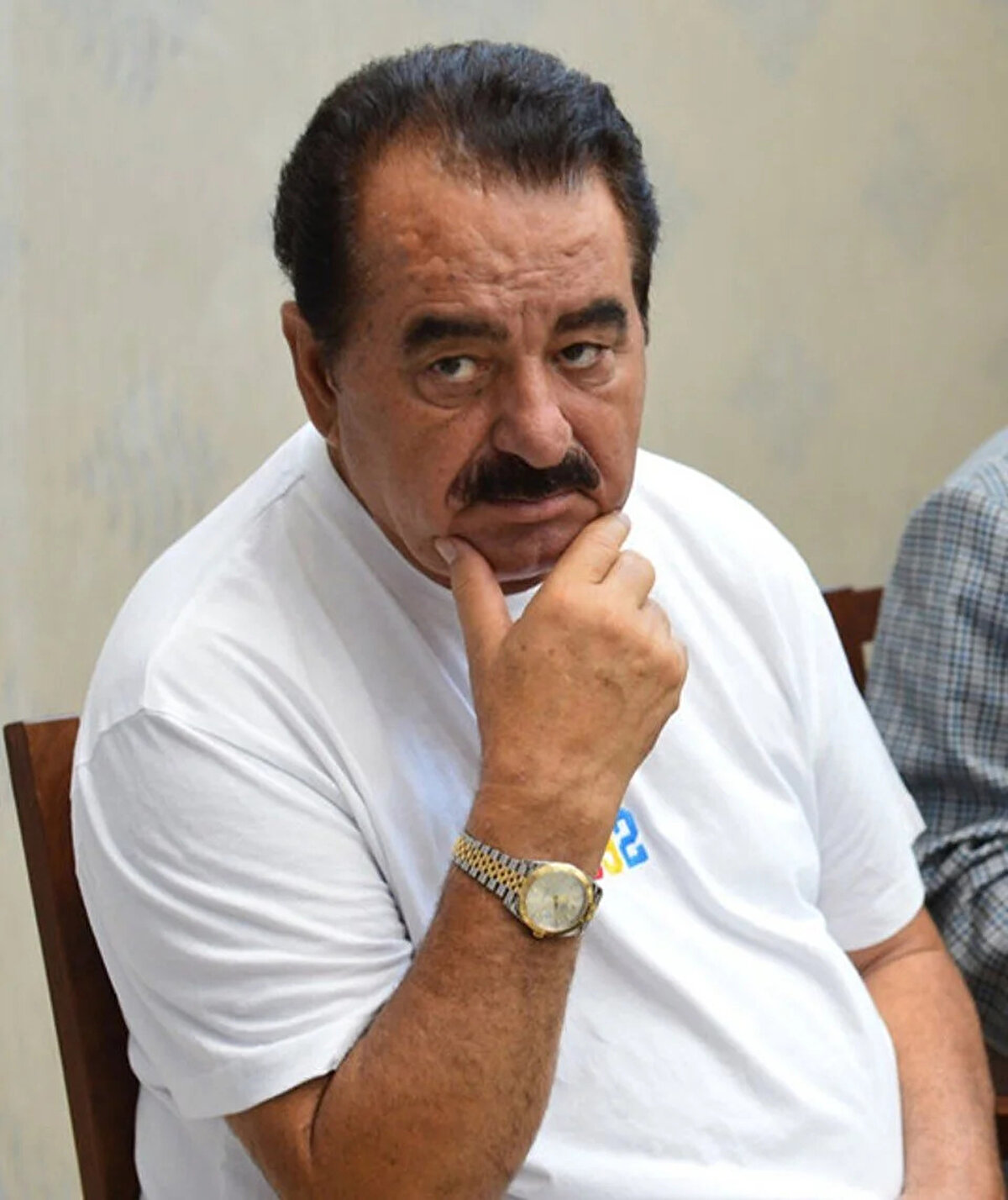 İbrahim Tatlıses yaptığı açıklamada, "Folkart'ta oturan bütün komşularıma geçmiş olsun. İki gün önce geliyordum Îzmir'e. Uçaklarda yer yok diye gelemedim. Herkese geçmiş olsun. İnşallah can kaybı olmaz. Gelen mala gelsin" dedi.<br><br>