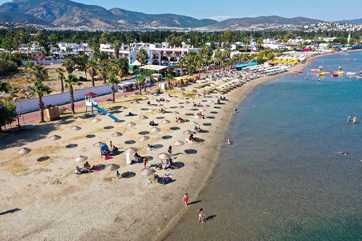 Dünyanın önemli turizm merkezlerinden biri olan Bodrum'da yaz sezonunun başlamasıyla birlikte yabancı turist hareketliliği başladı. Bodrum'a son 100 gün içerisinde 25 bin yabancı yolcu geldi. 