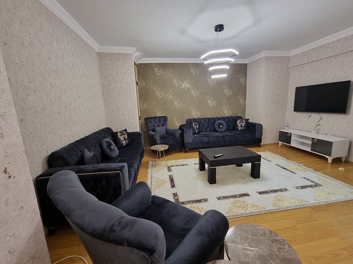 Benim zaten hayatım bitmiş' dedi. Televizyon, buzdolabı, çamaşır makinesi, oturma grubu, yatak odası takımı, çocuk odası takımı her şey vardı, hepsini almış. Her şeyi boşaltıp evde ne varsa satmış" ifadelerini kullandı.