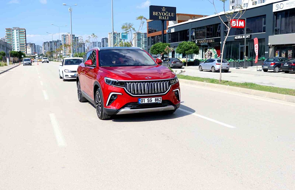 Togg'a modifiyeyi yapan usta İsmet Sütcü, "Tüm camlarına cam filmi yaptık. Ayrıca motor kaputu ve kalan bütün aksamlarına şeffaf kaplama yaptık. 