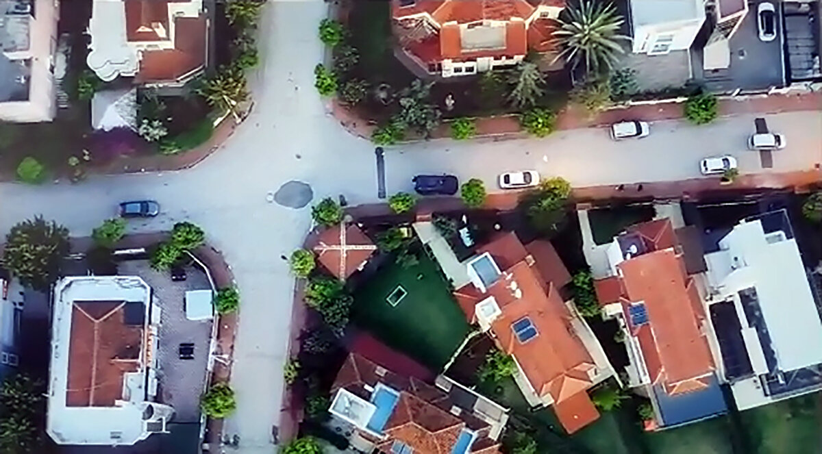 Ekipler, Sait Y. ile birlikte dolandırıcılık çetesi üyesi olduğu belirlenen 49 şüpheliyi yakalamak için dün şafak vakti operasyon düzenledi. Belirlenen adreslere yapılan baskınlarda, Sait Y. ile oğlu Mehmet Y.'nin de aralarında bulunduğu 37 şüpheli gözaltına alındı. Adreslerinde bulunmayan 12 şüphelinin yakalanması için de çalışma başlatıldı.