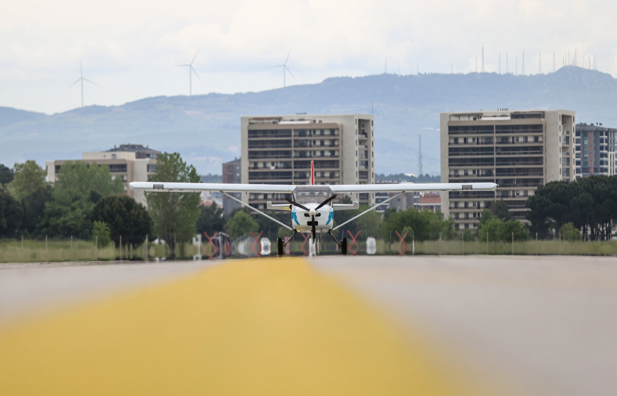 Yunuseli Havalimanı'ndaki başarılı taksi testi, Anadolu Ajansı tarafından görüntülendi.<br>