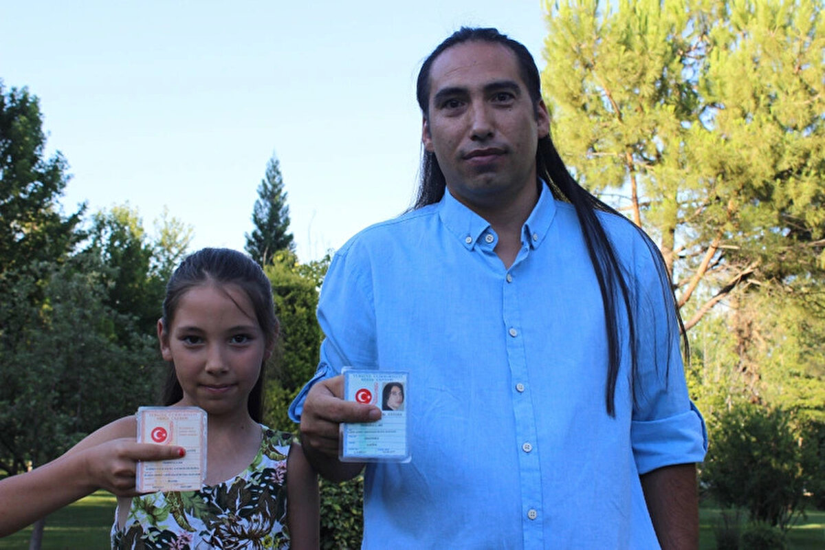 Türkiye'nin en uzun ismine sahip kişileri ise Denizli'de yaşayan Haşim Ahmet Abdulbaki Buğra Bahadır Nebioğulları ve kızı Aybike Güliz Enzel Yağmur Eflinnisa Nebioğulları'nın isimleri 43 harften oluşuyor. Nebioğlu doğduğunda babasının arkadaşlarının isim önerilerinin tamamının nüfus kağıdına yazıldığını söylüyor. Nebioğlu uzun isimlerinden dolayı kızının ve kendisinin kimi zaman zorluklar yaşadığını da ifade ediyor.