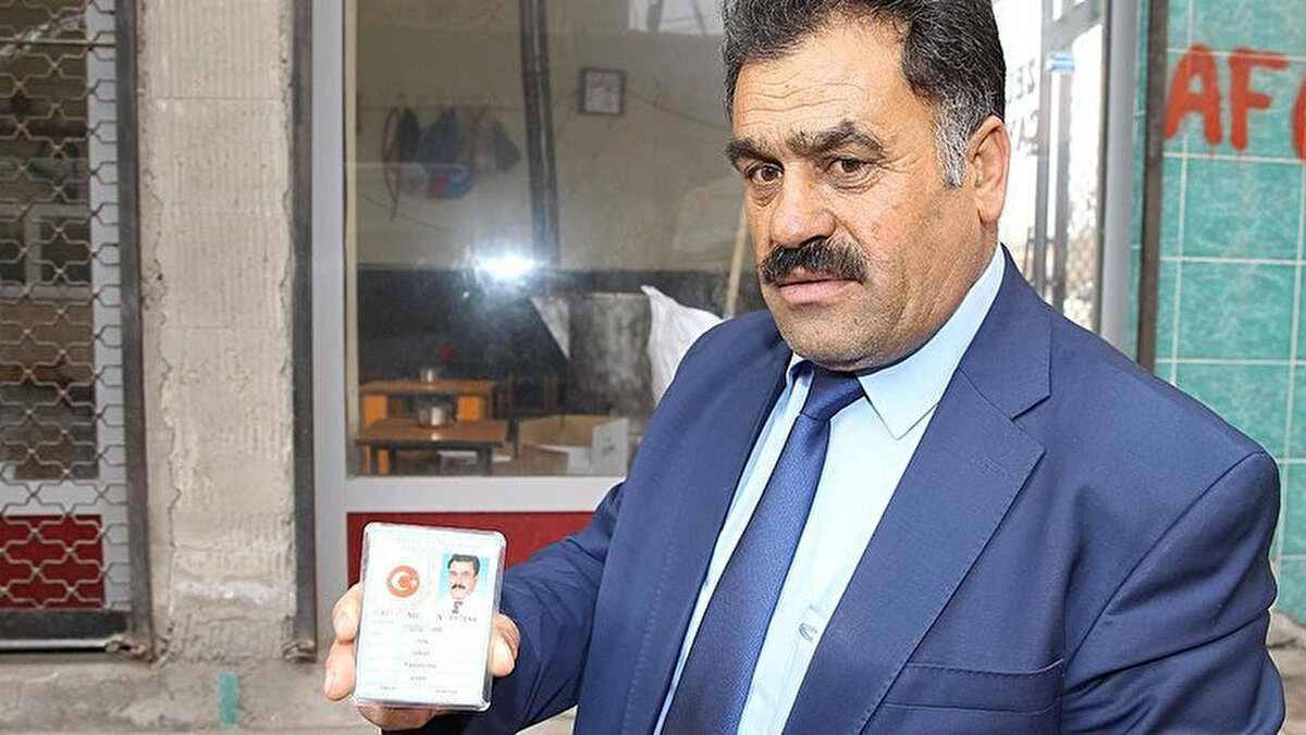 Van'da muhtarlık yapan Azrail Yok ise ilginç ismiyle dikkati çeken başka bir kişi. İsmi ile gurur duyduğunu söyleyen Yok, bu adın kendisine avantaj sağladığını dile getiriyor. Yok, sürekli olarak tanıdıklarının 'Bu gün Azrail ile karşılaştım, Azrail'in koluna girmiş yürüyorum' şeklinde şakalar yaptığını da sözlerine ekliyor.