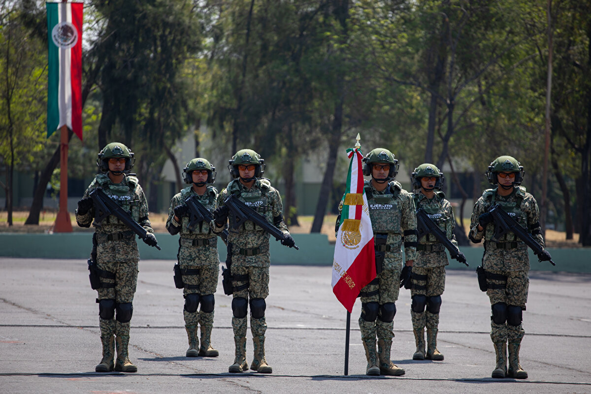 Ordudan yapılan açıklamada, Arkadaş'ın Türkiye'de görev sırasında ölen kurtarma köpeği Proteo'ya bakan eğitmen tarafından eğitileceği belirtildi.