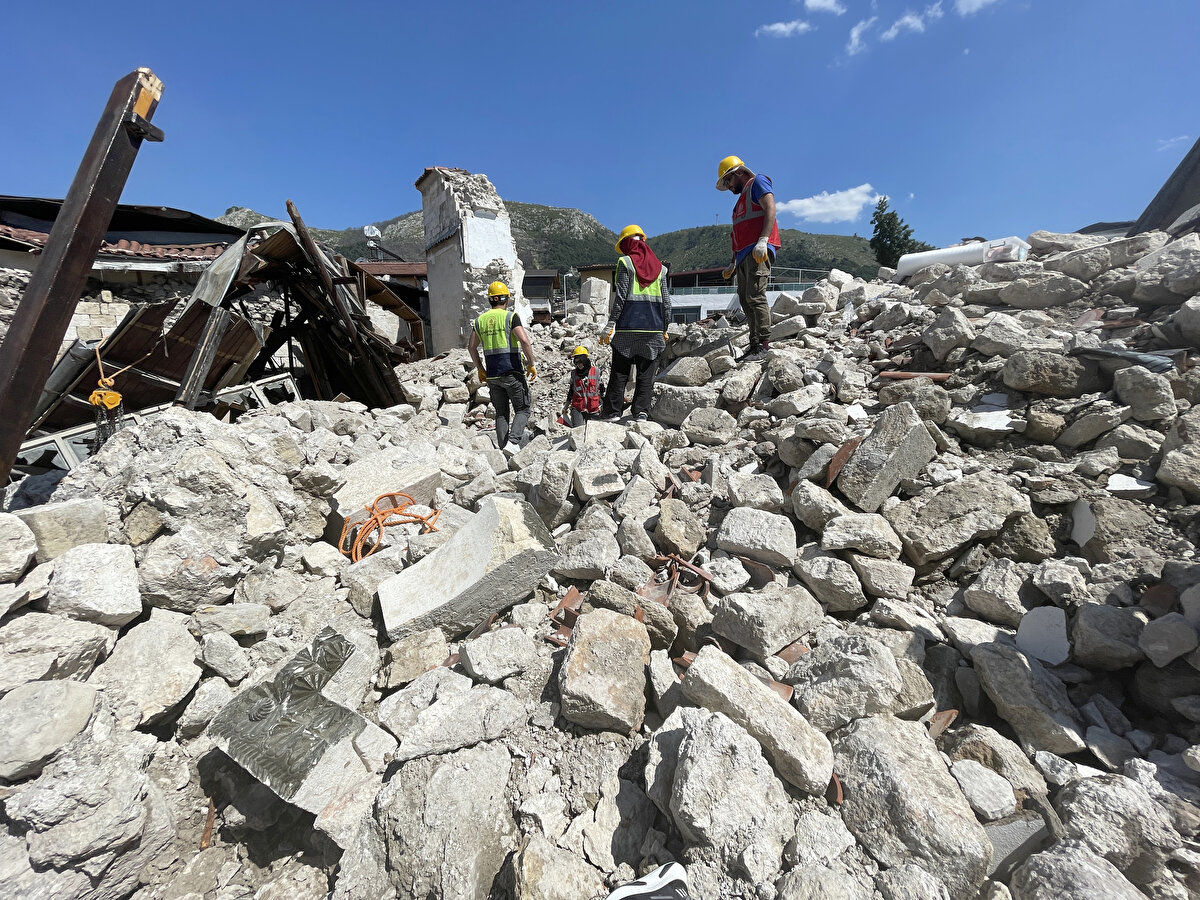 Bu çalışmalarda, 200 süslemeli mimari parça, 187 dini kitap, 44 litürjik malzeme (ayinlerde sembolik anlamı olan eşya), 30 seramik, 28 kitabe, 19 ikona (dini içerikli resim), 12 mezar taşı, 7 el yazması mukaddes kitap, 8 ahşap kapı kanadı, 2'şer kandil ile kapı tokmağı, birer Osmanlı arması, haç ve sikke olmak üzere 542 tarihi eser kurtarıldı.