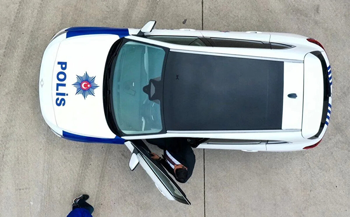 Türkiye'deki Togg marka ilk polis aracı olan "34 A 1453" plakalı araçla ilgili sosyal medya hesabından bir paylaşım yapan Soylu, "Yerli ve Milli Gururumuz #TOGG, Emniyet'imize #YakıştıMıYakıştı" ifadelerini kullandı.