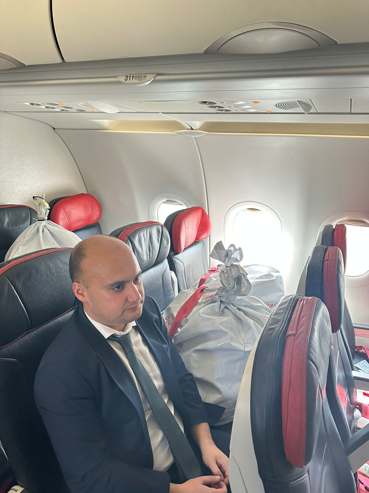 Oy kullanma işlemleri, Türkiye'nin Varşova Büyükelçiliğinde 3-7 Mayıs'ta yapıldı.<br><br>Oy kullanma işlemlerinin tamamlanmasının ardından sandıklarda toplanan kapalı zarflar, diplomatik torbalara konulup mühürlendikten sonra Varşova Büyükelçiliğinde gece muhafaza edildi.